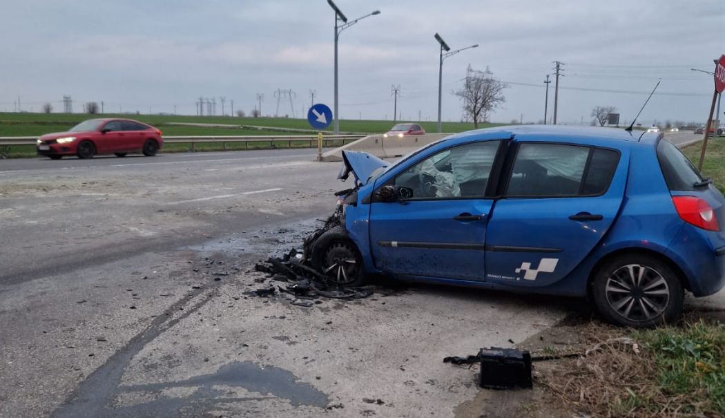 Accident rutier în zona hanului Kartali. O șoferiță a ajuns la spital - accident-han-1734074396.jpg