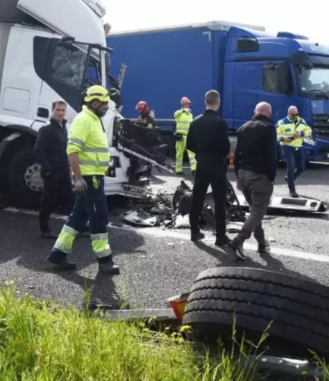 Impact violent între două TIR-uri. Un camionagiu român de 36 de ani și-a pierdut viața - accident-italia-1774601905.webp