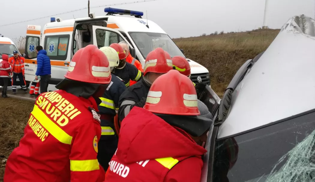 Impact fatal! Mașină răsturnată, șofer strivit de încărcătură - accident-mat-constructie-1771830502.webp
