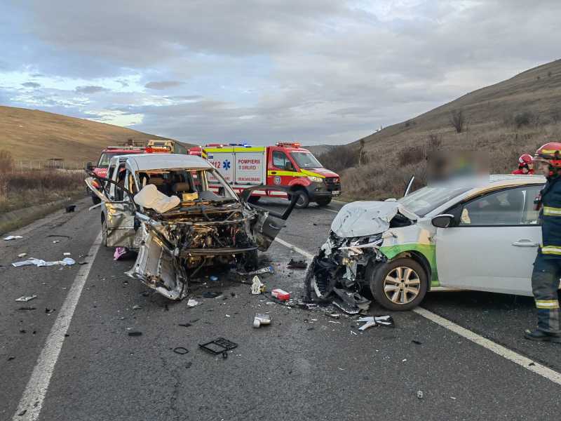 Accident mortal în care au fost implicate trei autovehicule. Un bărbat de 50 de ani și-a pierdut viața - accident-mortal-1736518186.jpeg