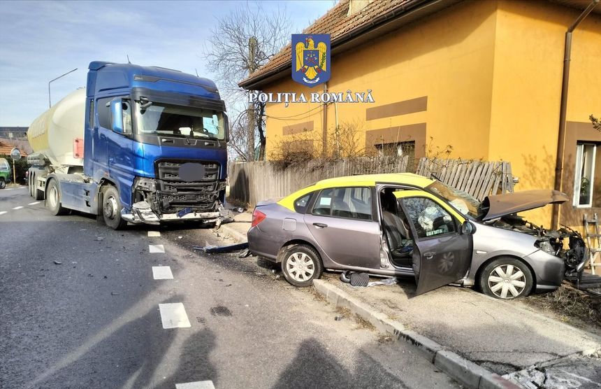 Accident mortal provocat de un șofer de 86 de ani. Autoturismul pe care îl conducea s-a izbit de o cisternă - accident-mortal-1737379590.jpg