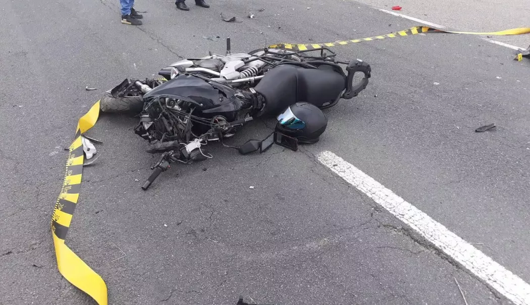 Foto - Tragedie pe șosea. Un motociclist de 26 de ani și-a pierdut viața după impactul cu un tramvai