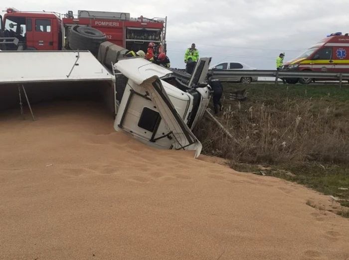 Două camioane încărcate cu cereale lovite de tren în Port Agigea - accident-port-agigea-1721325419.jpg