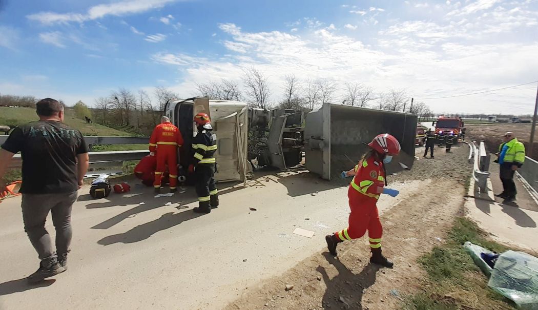 Accident rutier la intrarea în Șiriu. Victima a fost preluată cu elicopterul SMURD - accident-siriu-1712257731.jpg
