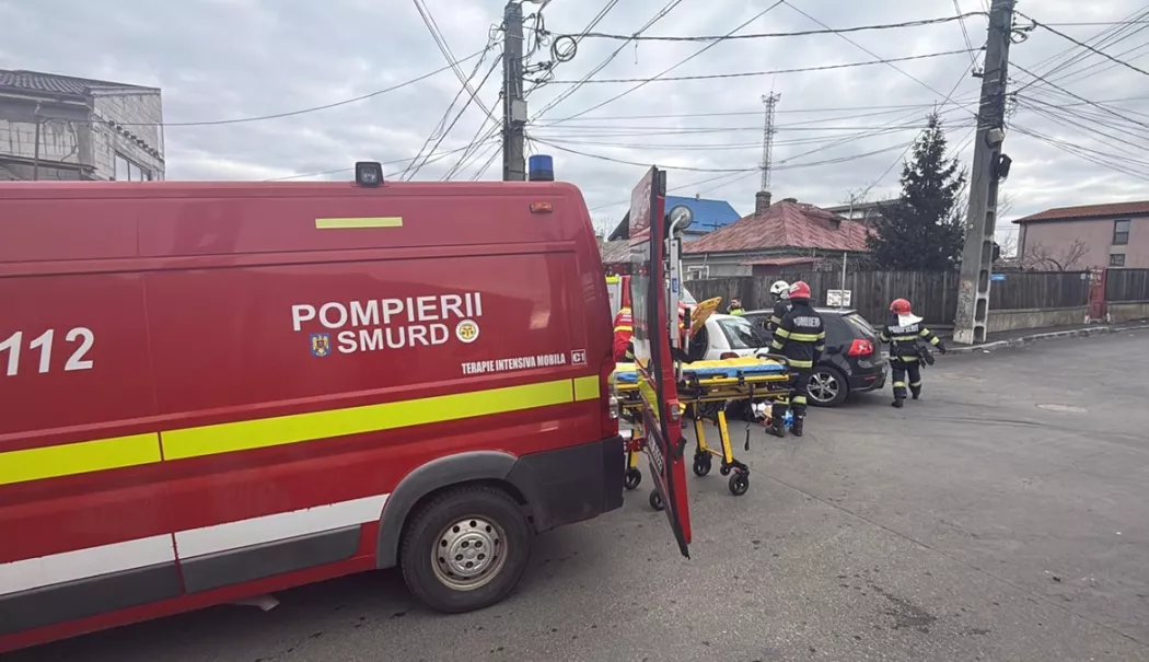 Accident grav. Soția a rămas blocată în mașină după ce bărbatul a pierdut controlul - accident-sotie-imobilizata-1772611225.webp