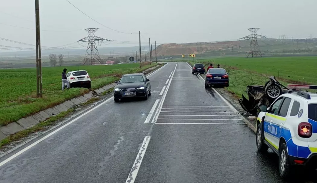 Accident rutier între Palazu Mic și Popasul Tașaul. O mașină s-a răsturnat - accident-tasaul-1774874396.webp