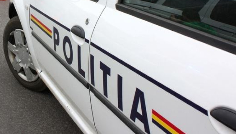 La un pas de tragedie. Un tânăr a fost salvat în ultima secundă pe trecerea de pietoni - accident-tren-1777959429.webp