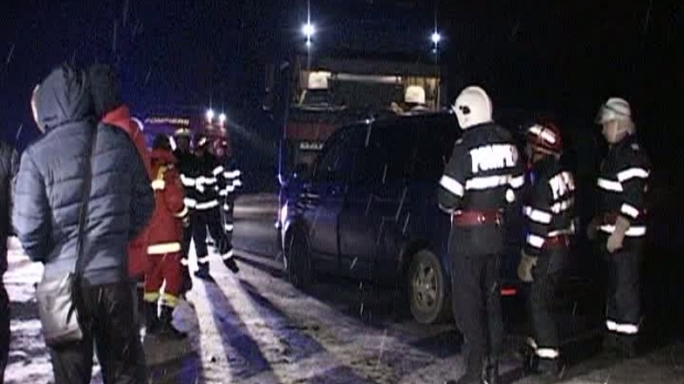 VIDEO. GRAV ACCIDENT RUTIER, SOLDAT CU ȘASE VICTIME. Impact puternic între un microbuz și o cisternă - accident02058800-1483515538.jpg