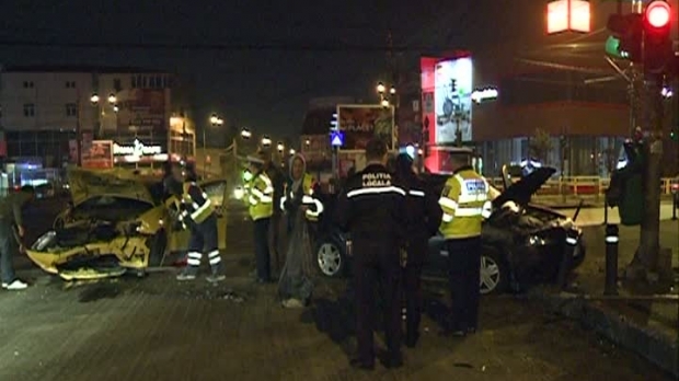 ACCIDENT VIOLENT! Un ȘOFER BEAT și FĂRĂ PERMIS A TRECUT PE ROȘU - accident05774400-1509171305.jpg