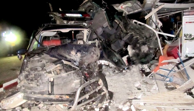 EXCLUSIV. Tragedia de la Chirnogeni. ȘOFERUL care gonea cu 200 km/h era BĂUT! Ce alcoolemie avea când s-a urcat la volan - accident1-1398839869.jpg