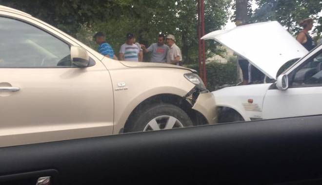 Trei mașini implicate într-un accident rutier, la Constanța - accident1-1438082518.jpg