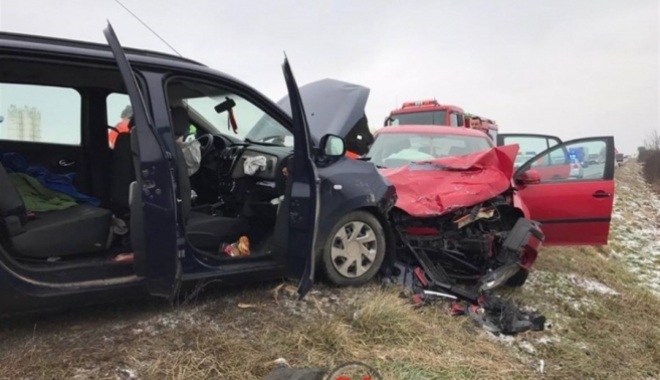 GRAV ACCIDENT RUTIER. Șapte victime, după ce două autoturisme s-au ciocnit frontal - accident1-1481806260.jpg