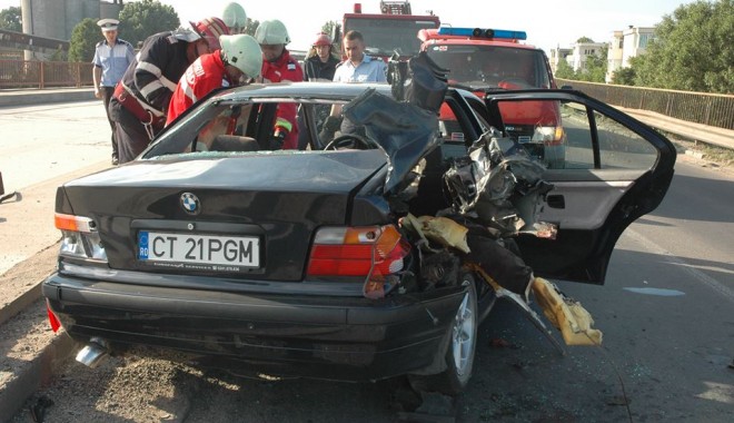 Bărbatul MORT în accidentul de pe podul IPMC avea probleme cu DROGURILE și cu BĂUTURA - accident11370849293-1370861017.jpg