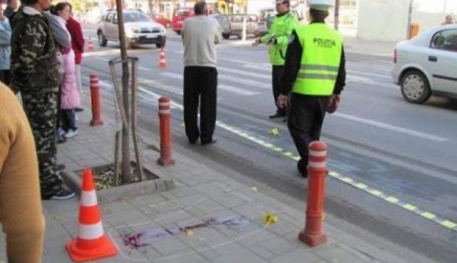 Două fete, lovite în plin pe trecerea de pietoni - accident1349474908-1351891906.jpg