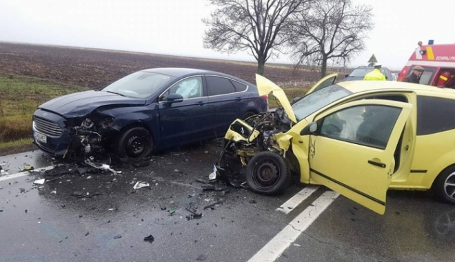 ACCIDENT cu patru mașini! Nouă persoane, printre care și un copil, au fost implicate - accident13724400-1513530248.jpg