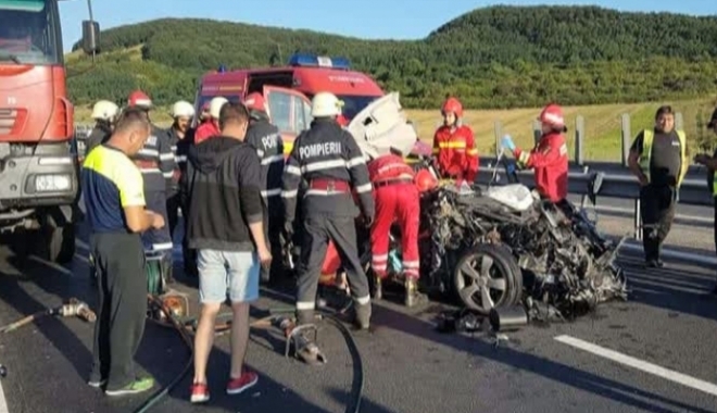 Accident grav pe autostradă! Sunt trei victime, după impactul dintre o mașină și un TIR - accident15926400-1501399685.jpg