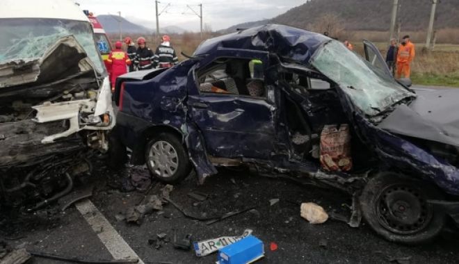 Dubiță cu sicrie, împlicată într-un accident. O femeie a murit! - accident168493700-1575021990.jpg