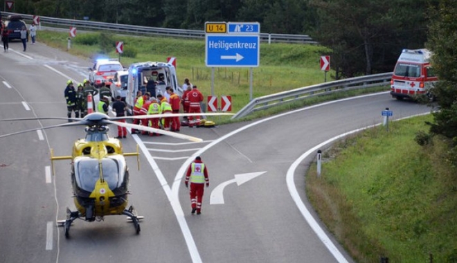 ACCIDENT ȘOCANT! CINCI ROMÂNI au MURIT, PE AUTOSTRADĂ - accident17175000-1505110651.jpg