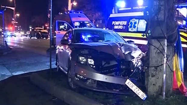 Accident cu patru victime! Un stâlp de electricitate a căzut pe șosea - accident175276800-1552466066.jpg