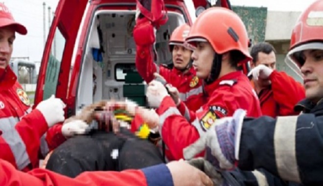 Accident rutier în Vrancea. Un mort și 12 răniți - accident2-1338786062.jpg