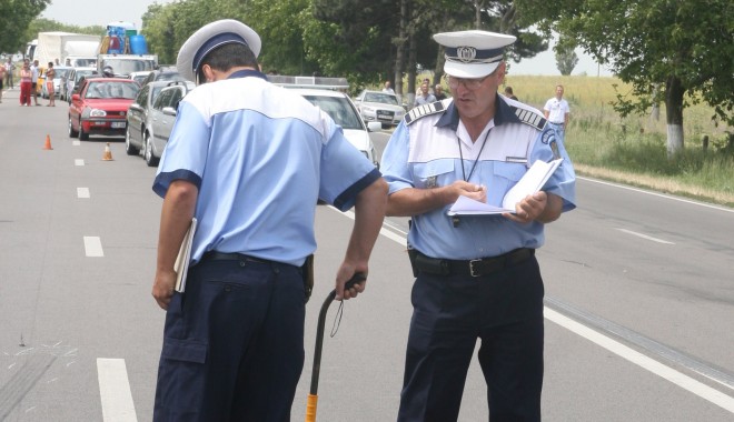 Coliziune între două autoutilitare la Ovidiu - accident2-1352974002.jpg