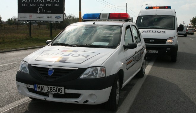 S-a răsturnat cu mașina în șanțul de pe marginea drumului - accident2-1374652530.jpg