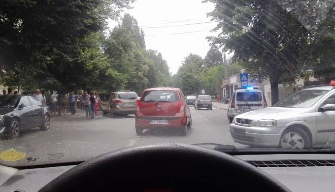 Trei mașini implicate într-un accident rutier, la Constanța - accident2-1438082524.jpg