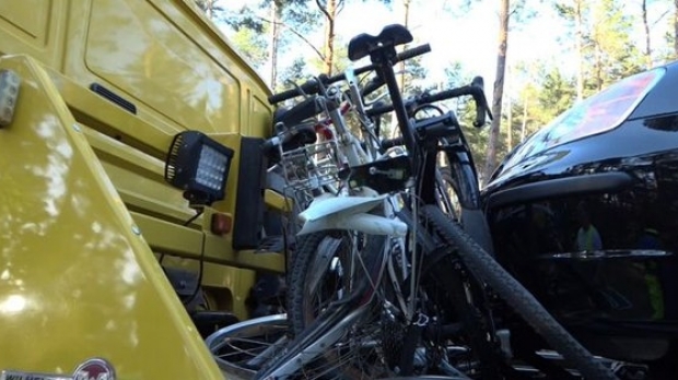 PATRU CICLIȘTI, SPULBERAȚI PE ȘOSEA DE UN OCTOGENAR - accident21790300-1526279834.jpg