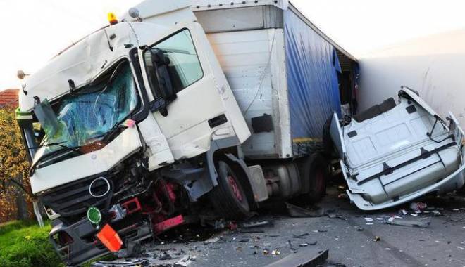 CARNAGIU PE ȘOSEA / Accident rutier cu șase morți și patru răniți - accident22222-1434101850.jpg