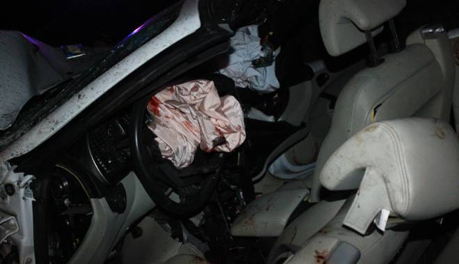 IMAGINI ȘOCANTE! Trupuri sfârtecate, aruncate în șanț,  și mașini scăldate în sânge. Filmul tragediei  de la 23 August - accident23august2-1438621387.jpg