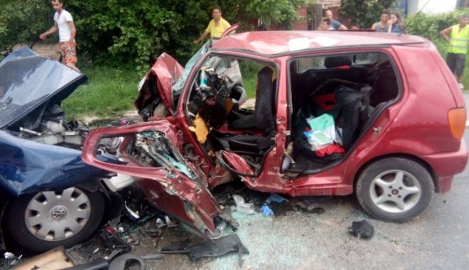 Două persoane decedate și una grav rănită, după ciocnirea frontală a două autoturisme - accident288877900-1560378305.jpg
