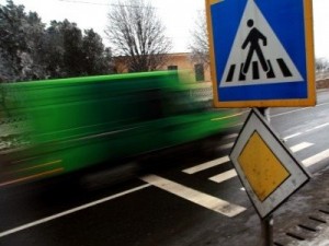Accident rutier grav la Agigea / O fetiță a fost spulberată pe trecerea de pietoni - accident300x225-1317123823.jpg
