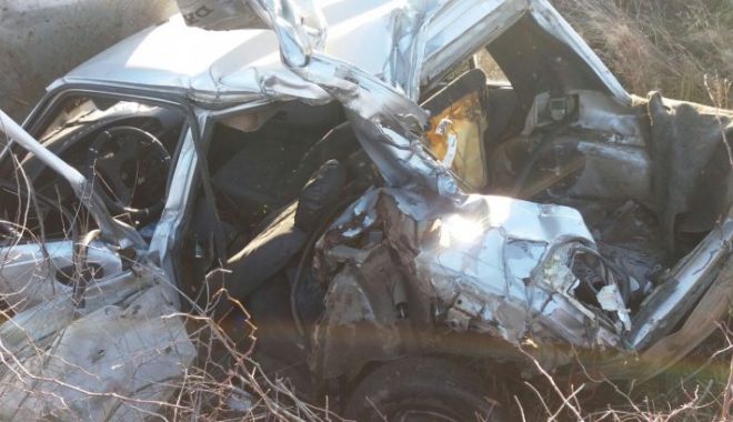 Mașină spulberată de tren. O FEMEIE A DECEDAT - accident547634900-1517318566.jpg