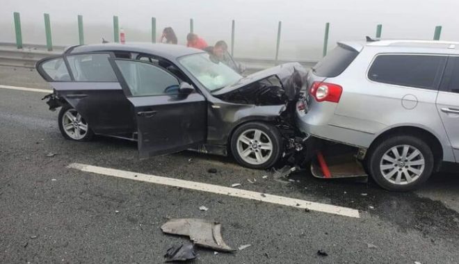 Accident cu şase maşini implicate, pe Autostrada Soarelui. Sunt trei victime
