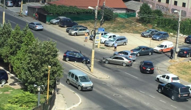 Accident cu două victime lângă Academia Navală. Pompierii intervin pentru prevenirea unui incendiu - accidentacademie-1469104549.jpg