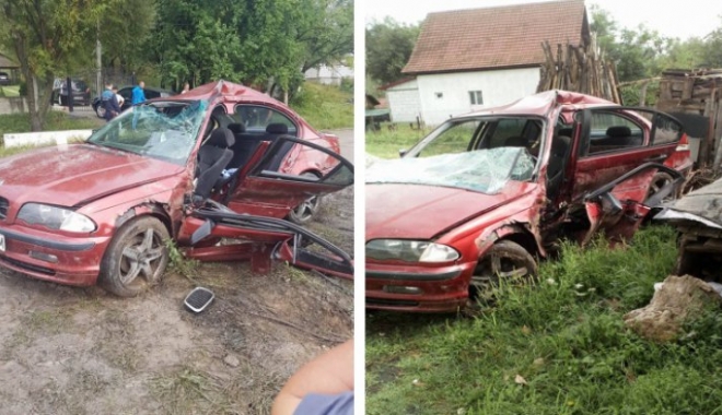 Un copil de 11 ani a rămas încarcerat, după ce mașina s-a făcut praf în urma unui accident rutier - accidentalunufond715x40019208700-1504527834.jpg