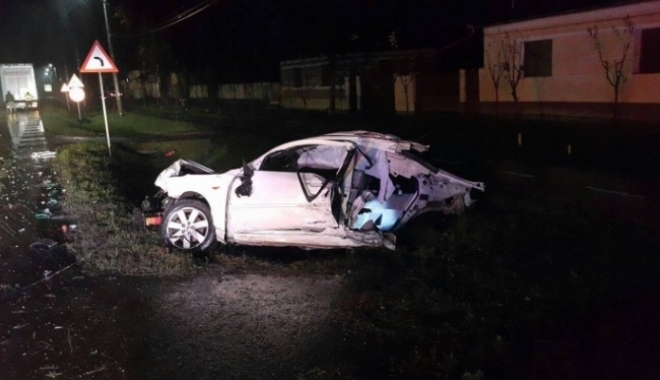 Grav accident rutier. MAȘINĂ RUPTĂ în DOUĂ, TÂNĂR de 18 ani MORT - accidentarad98883100-1479036499.jpg