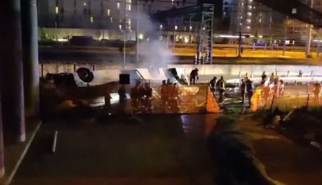 Tragedie în Italia. Un autobuz a căzut 15 metri în gol şi a luat foc, lângă Veneţia. Sunt zeci de morţi şi răniţi