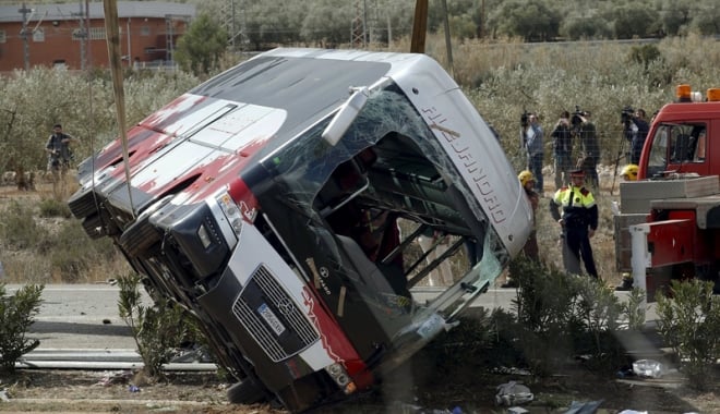 Cel puțin 14 morți după ce  un autocar cu elevi a căzut într-un canal, în sudul Turciei - accidentautocar-1465215481.jpg