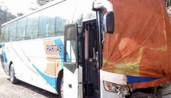 20 de membri ai aceleiași familii au murit într-un accident, în drum spre slujba de Crăciun - accidentautocarcraciun245516001-1514312491.jpg