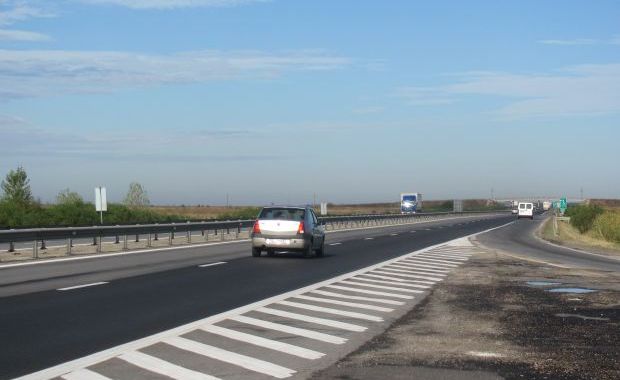 Șase mașini implicate în două accidente la intrare pe Autostrada Soarelui - accidentautostradaa17august-1321952402.jpg
