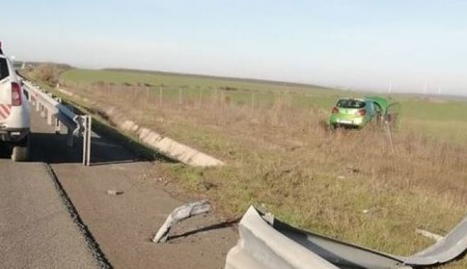 Accident pe Autostrada Soarelui. O mașină a ajuns pe câmp - accidentautostradasoarelui-1576624289.jpg