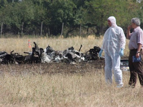 Martori la accidentul aviatic de la Craiova: Avionul era în flăcări încă de când se afla în aer, iar copilotul nu s-a catapultat - accidentaviaticcraiova2tibibolog-1345750966.jpg