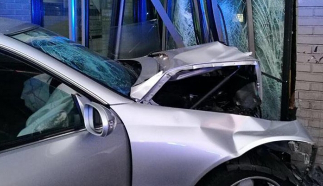 Accident cum rar se întâmplă! Un ȘOFER BEAT s-a izbit cu mașina chiar în SEDIUL FABRICII DE BERE - accidentbere352080200-1495193318.jpg