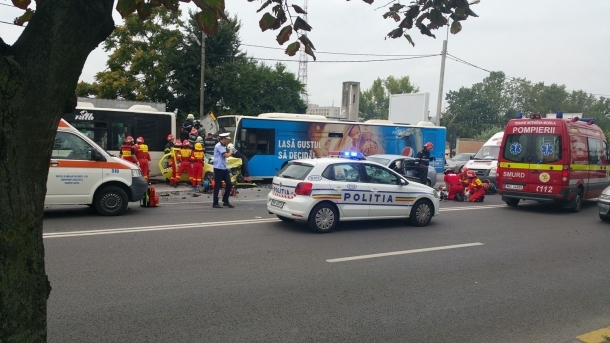 Accident provocat de un șofer urmărit de poliție. Doi răniți, cinci mașini lovite - accidentbucuresti-1531483460.jpg