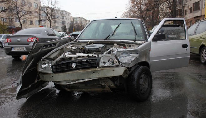 Ieri, zi fără accidente rutiere în Constanța - accidentbulevardullapusneanu1-1394635541.jpg