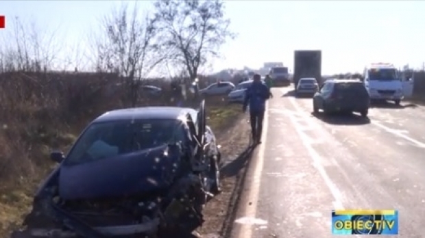 TREI MAȘINI DISTRUSE, în urma unui accident rutier - accidentcentura46593500-1514201485.jpg