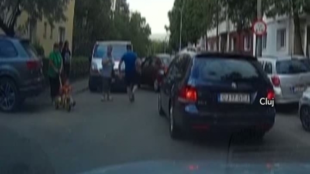Un șofer beat a lovit șase mașini! Un bărbat i-a scos cheile din contact pentru a-l opri - accidentcluj48747500-1503061321.jpg