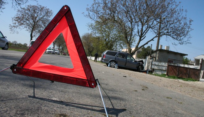 Accident rutier pe DN 2A. Pieton lovit de mașină - accidentcobadingf16-1409575354.jpg