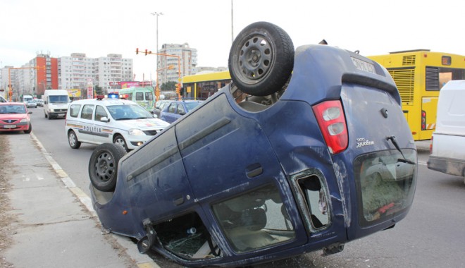 Accident rutier spectaculos la intrare în Constanța - accidentconstanta2-1326908611.jpg